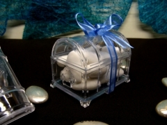 Coffre transparent en plexiglass pour dragées ou chocolats 