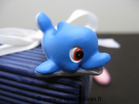 Petit dauphin pour décoration de tulles dragées et boites baptême : Dauphin bleu ciel pour décoration de tulles dragées et boites baptême