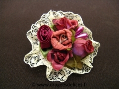 Bouquet de fleurs et perles à coller avec dentelle pour décoration 