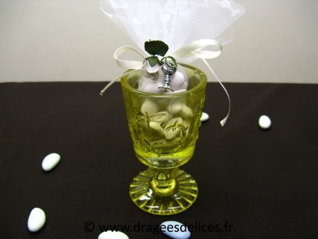 Calice pour communion garçon ou fille en verre : Calice en verre jaune pour communion garçon ou fille