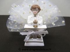 Sujet communiant en résine à genoux pour décoration de tulle ou gâteau 