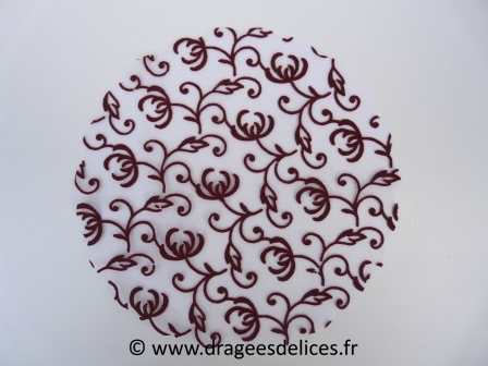 Tulle floqué arabesque pour mariage baptême et communion : Tulle flocké arabesque bordeaux pour mariage baptême et communion