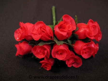 Bouton de rose pour décoration de tulles mariage baptême et communion : Bouton de rose rouge pour décoration de tulles mariage baptême et communion