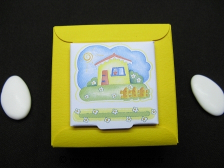 Boite carrée aquarelle maison pour baptême garçon ou fille
