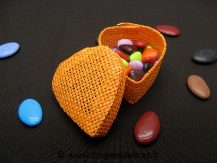 Boite coeur en raphia pour mariage baptême et communion : Boite coeur orange en raphia pour mariage baptême et communion