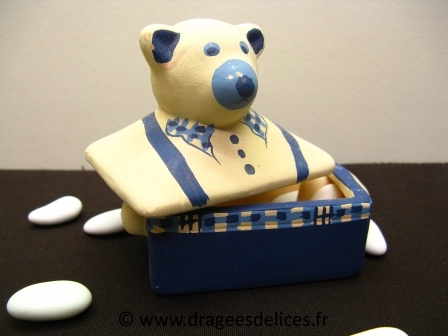 Bonbonnière nounours en terre à garnir de dragées pour baptême : Bonbonnière nounours en terre à garnir de dragées pour baptême