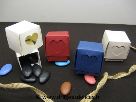 Boite cube cœur pour mariage baptême et communion