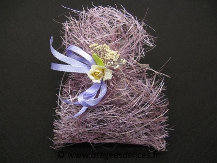 Sac en fibre naturelle avec son décor pour mariage baptême et communion : Sac paille couleur lilas avec son décor pour mariage baptême et communion