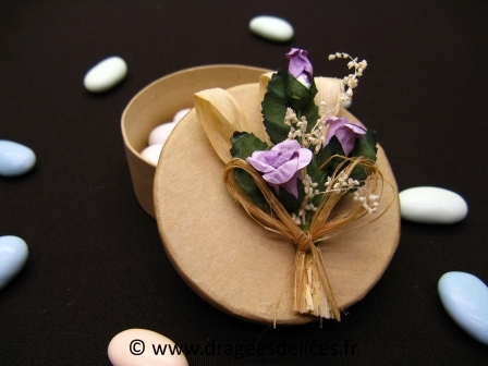 Boite ronde avec bouquet pour mariage baptême et communion