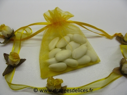 Sac en organza pas cher pour mariage baptême et communion : Sac en organza pas cher à garnir de dragées couleur jaune vif