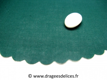 Tulle en coton pour thème nature à bord festonné : Tulle coton pour dragées vert