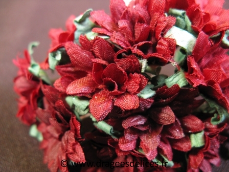 Fleur pas chère pour décorer les tulles et boites de dragées  : Fleur bordeaux pas chère pour décorer les tulles et boites de dragées