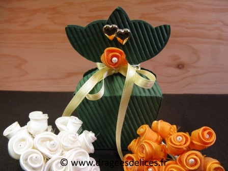 Fleur en satin avec perle pour mariage, baptême et communion
