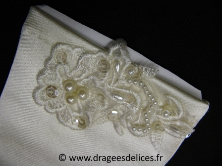 Gants en satin  avec broderie et perles