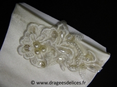 Gants en satin  avec broderie et perles Ivoire