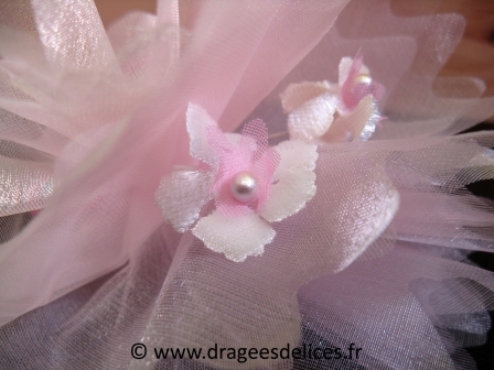 Fleur Maya avec perle pour décoration de tulle de dragées