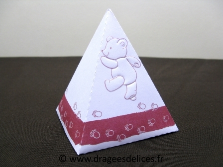 Boite pyramide pour baptême petit pas de nounours