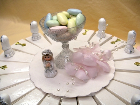 Gâteau pour communion fille avec calice pailleté et croix ou calice doré : Gâteau pour communion fille avec calice pailleté et croix ou calice doré