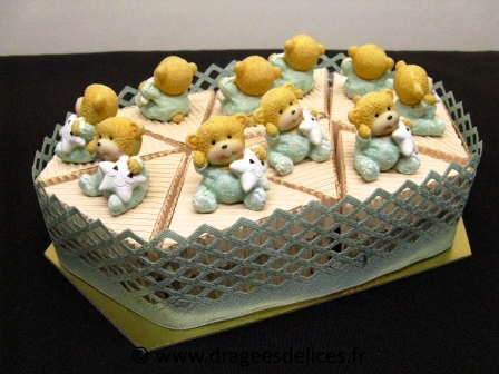 Gâteau petit ourson avec son étoile pour baptême ou anniversaire