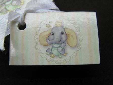 Boite carrée baptême avec étiquette collection éléphant mimi : Etiquette en carton pour inscrire le prénom et la date du baptême