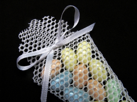 Cornet alvéolé pour mariage baptême et communion : Cornet blanc à garnir de dragées pour mariage baptême et communion