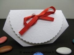 Boite classe pour dragées de mariage, baptême et communion Blanc