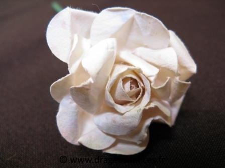 Rose en papier pour décoration de boites et tulles de dragées : Rose en papier pour décoration de boites et tulles de dragées