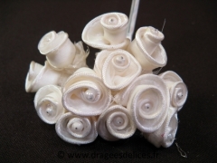 Fleur en satin avec perle pour mariage, baptême et communion Ecru