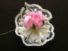 Fleur avec dentelle et épingle de nourrice pour décoration Rose