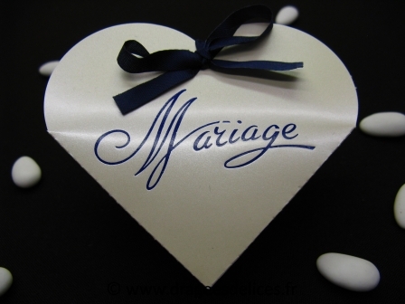 Boite en forme de cœur avec impression mariage