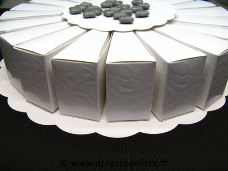 Kit gâteau à garnir de dragées pour mariage, baptême ou communion : Kit gâteau à garnir de dragées pour mariage, baptême ou communion