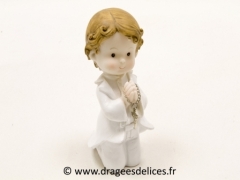 Grand communiant ou communiante à genoux avec croix Garçon