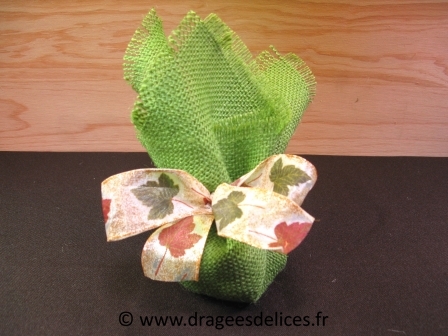 Lot de 14 tulles carré en toile de jute pour thème nature : Tulle à dragées carré toile de jute vert mousse