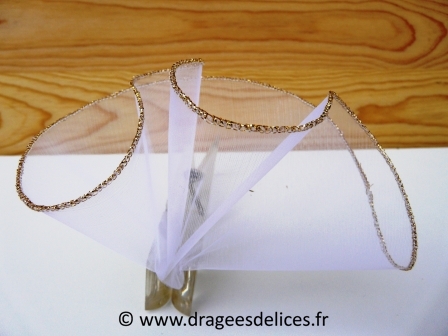 Lot de 10 tulles pour dragées avec bord fil brillant or : Tulle pour dragées avec bord fil brillant or