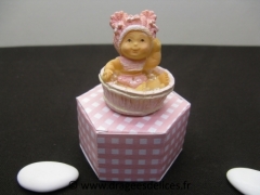 Boite hexagonale pour dragées de baptême fille Vichy rose