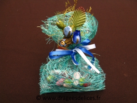 Sac en abaca avec son bouquet pour mariage baptême et communion : Sac en abaca bleu turquoise avec son bouquet à garnir de dragées