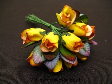Lot de 14 boutons de rose pas cher pour déco en fin de série