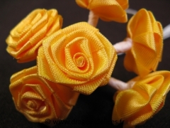 Grosse rosette ourlée pour mariage, baptême et communion Jaune mimosa