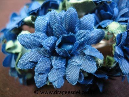 Fleur pas chère pour décorer les tulles et boites de dragées  : Fleur pas chère bleu royal pour décorer les tulles et boites de dragées
