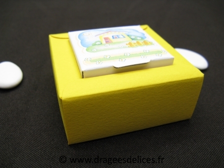 Boite carrée aquarelle maison pour baptême garçon ou fille : Boite carrée aquarelle maison pour dragées de baptême en promotion