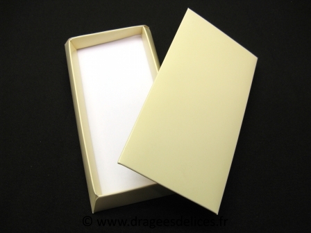 Boite dragées rectangulaire collection  carton glacé : Boite dragées rectangulaire en carton glacé couleur sable