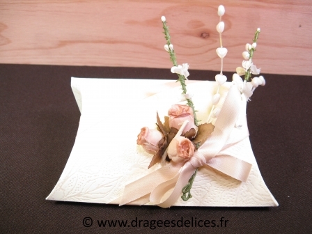 Brin de muguet avec petites perles pour décoration