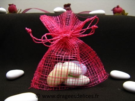 Sac à dragées pas cher pour mariage baptême et communion : Sac à dragées pas cher en sinamay fuchsia
