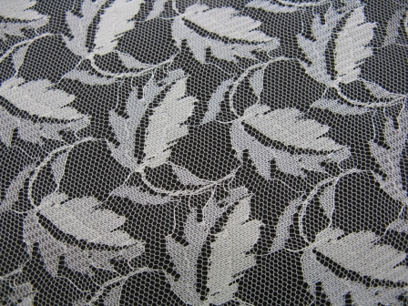 Tulle dentelle en promotion avec feuilles brodées : Tulle dentelle ivoire en promotion avec feuilles brodées