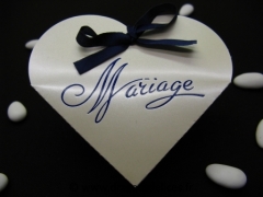 Boite en forme de cœur avec impression mariage Champagne