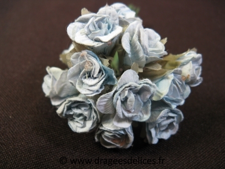 Bouton de rose en papier pour décoration de tulle et boite de dragées : Bouton de rose bleu ciel pour décoration de tulle et boite de dragées