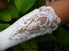 Gants en satin  avec broderie et perles sur organza Blanc