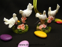 Couple de colombes sur socle 